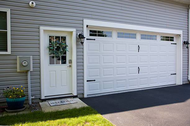 24/7 Emergency Garage Door Panel Replacement experts in Fairplains, NC